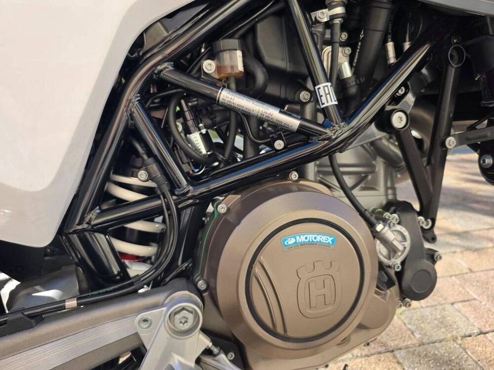 Husqvarna 701 Supermoto (2022) (12)