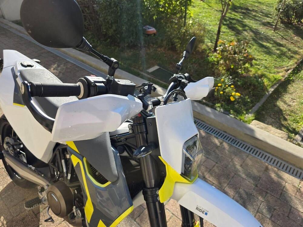 Husqvarna 701 Supermoto (2022) (13)