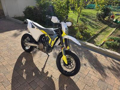 Husqvarna 701 Supermoto (2022) usata
