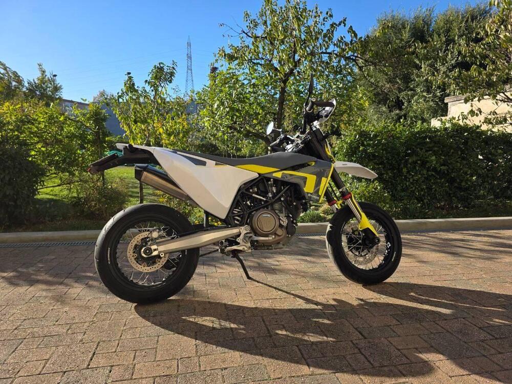 Husqvarna 701 Supermoto (2022) (14)