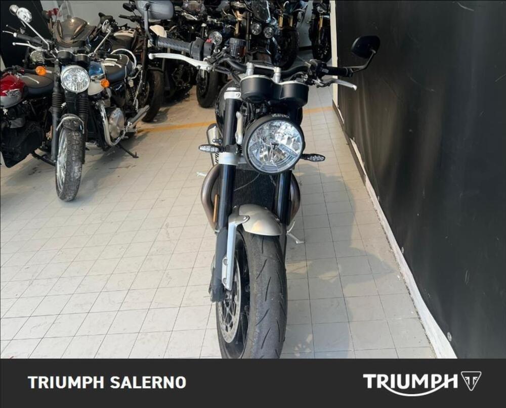 Triumph Speed Twin 1200 Stealth Edition (2024) (3)