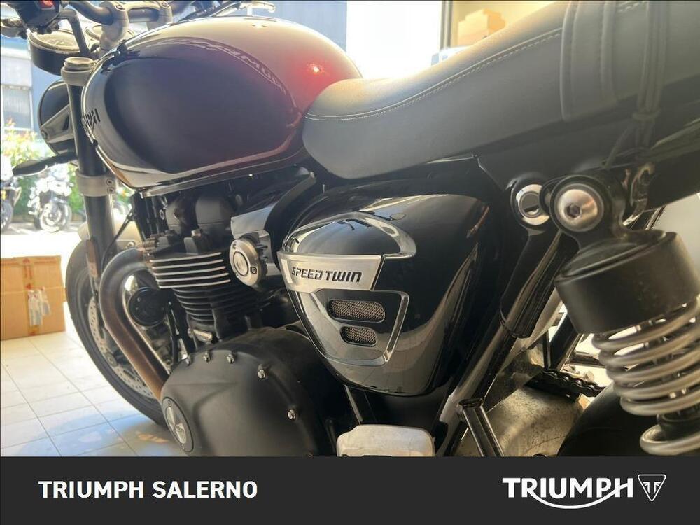 Triumph Speed Twin 1200 Stealth Edition (2024) (5)