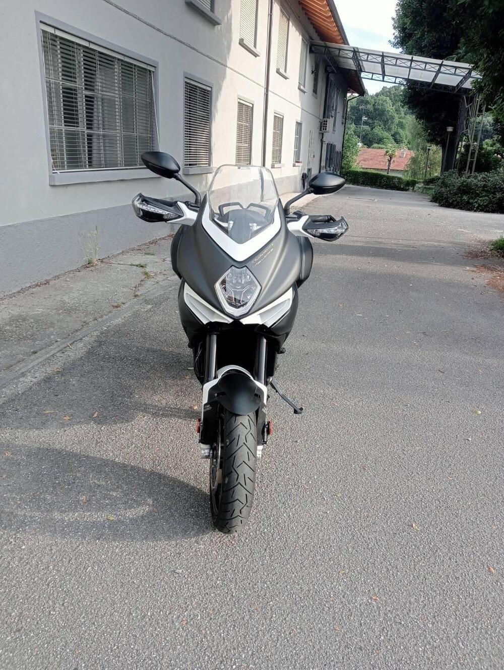 MV Agusta Turismo Veloce 800 Lusso SCS (2021 - 26) (4)