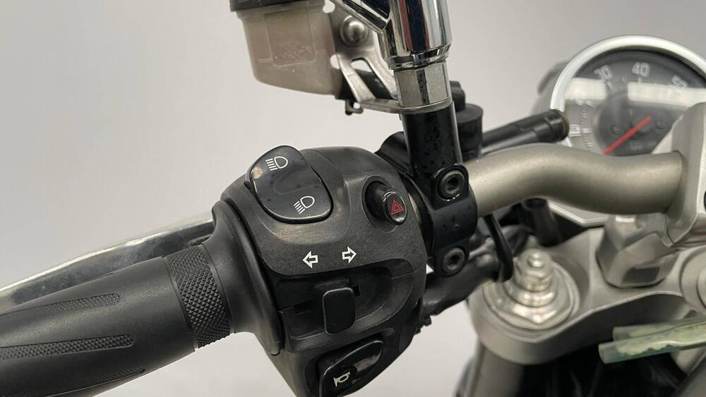 Yamaha MT-01 (2005- 11) (15)