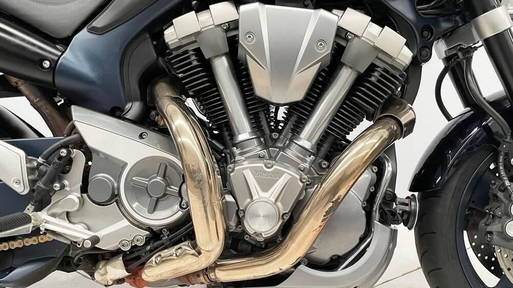 Yamaha MT-01 (2005- 11) (7)