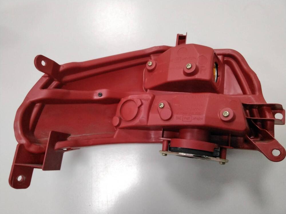 Fanale posteriore destro Suzuki Burgman 650 (2)