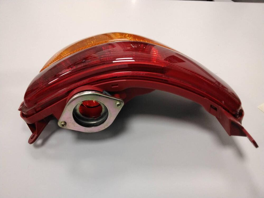 Fanale posteriore destro Suzuki Burgman 650 (3)