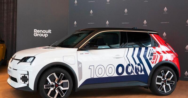 Renault 5 elettrica: raggiunge le 100.000 unit&agrave; prodotte e dal 2026 arriva la guida One-Pedal