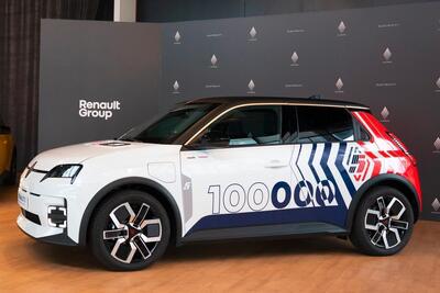 Renault 5 elettrica: raggiunge le 100.000 unit&agrave; prodotte e dal 2026 arriva la guida One-Pedal