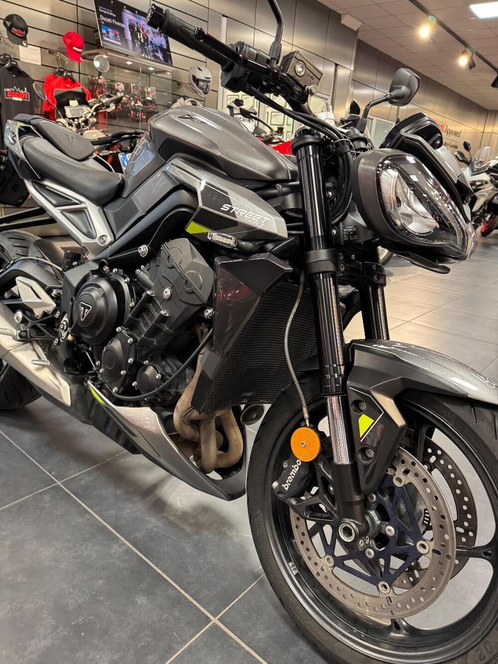 Triumph Street Triple 765 R (2023 - 26) (3)