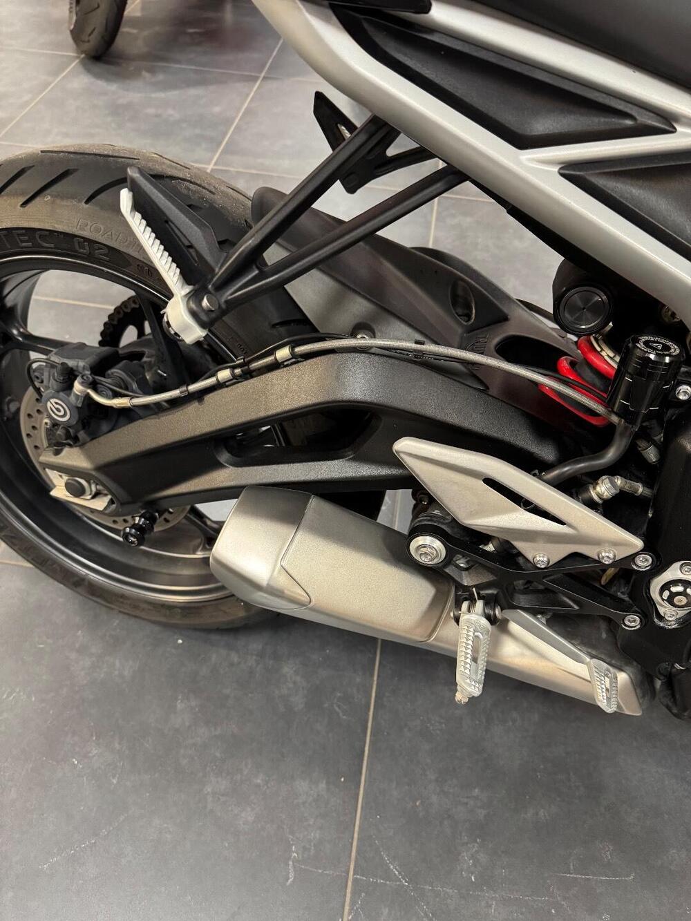Triumph Street Triple 765 R (2023 - 26) (14)