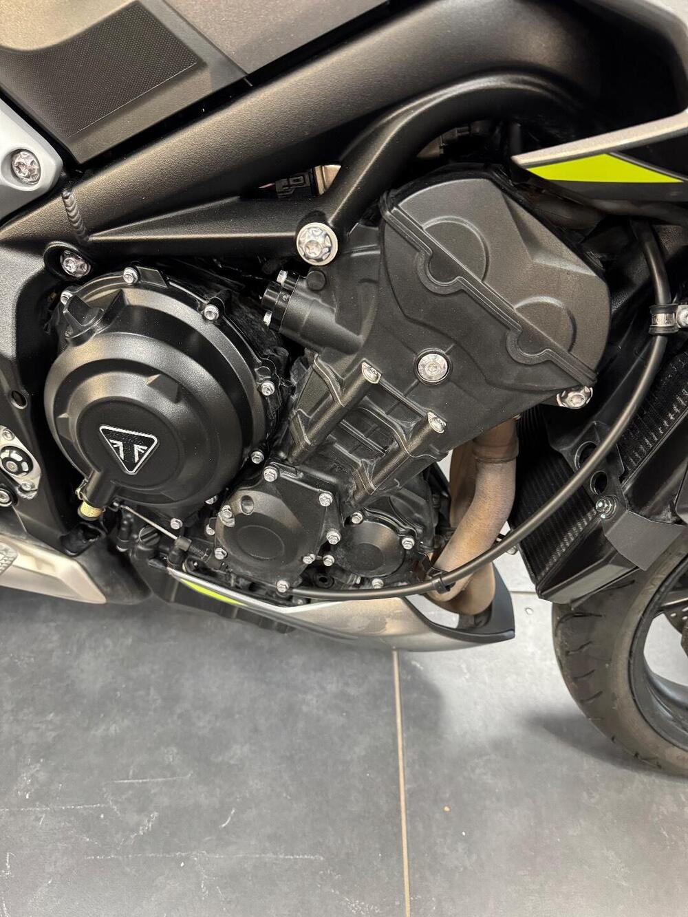 Triumph Street Triple 765 R (2023 - 26) (15)