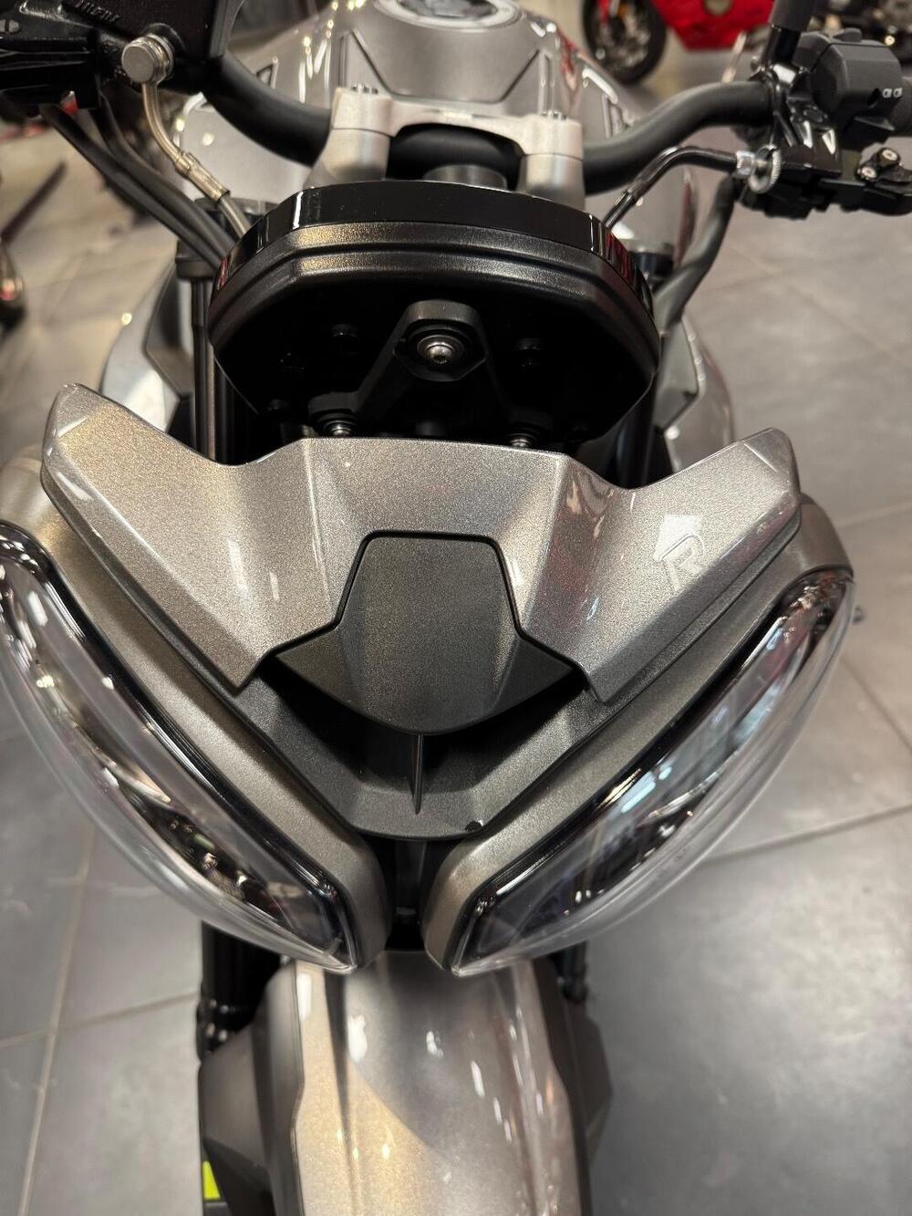 Triumph Street Triple 765 R (2023 - 26) (17)