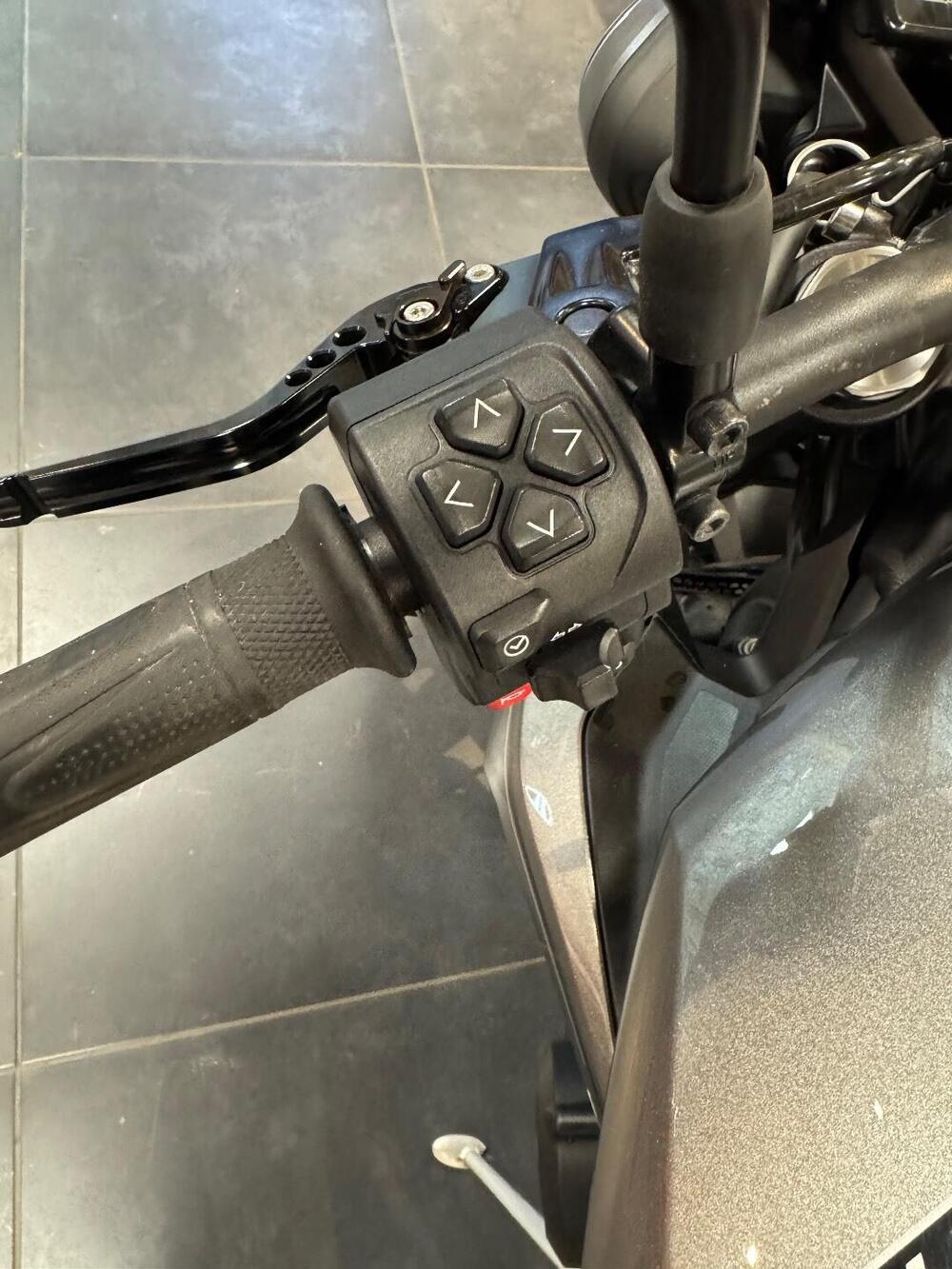 Triumph Street Triple 765 R (2023 - 26) (18)