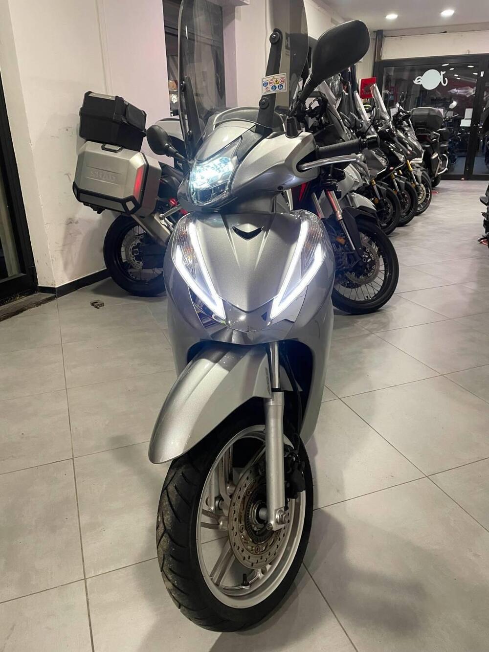 Honda SH 300 i ABS (2016 - 20) (3)