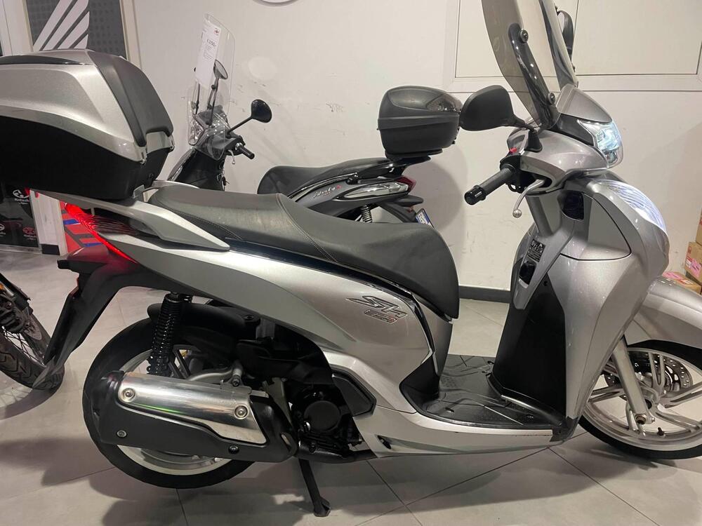 Honda SH 300 i ABS (2016 - 20) (9)