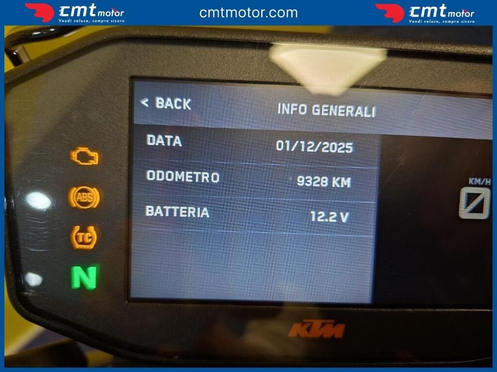 KTM 890 Duke R (2021) (5)