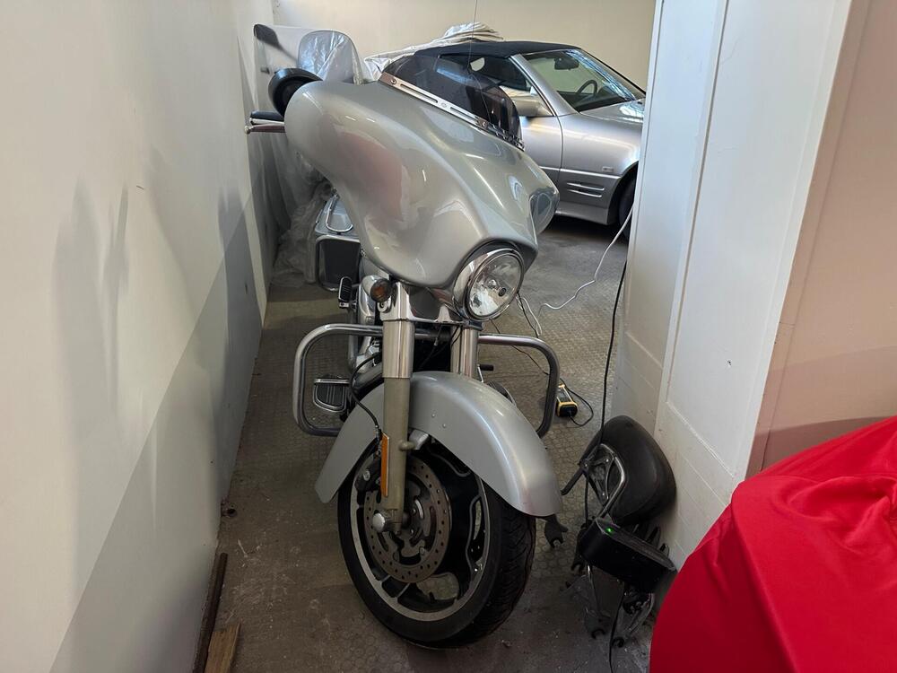 Harley-Davidson 1690 Street Glide (2011 - 13) - FLHX (4)