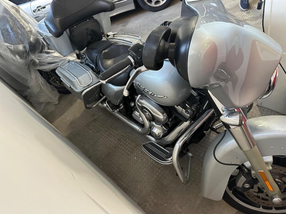 Harley-Davidson 1690 Street Glide (2011 - 13) - FLHX (5)