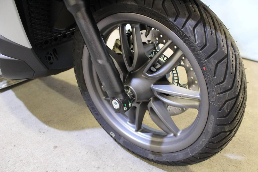 Piaggio Beverly 400 S (2025 - 26) (7)