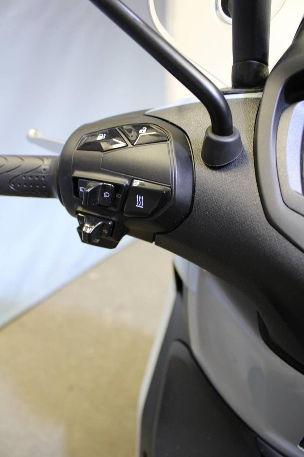 Piaggio Beverly 400 S (2025 - 26) (10)