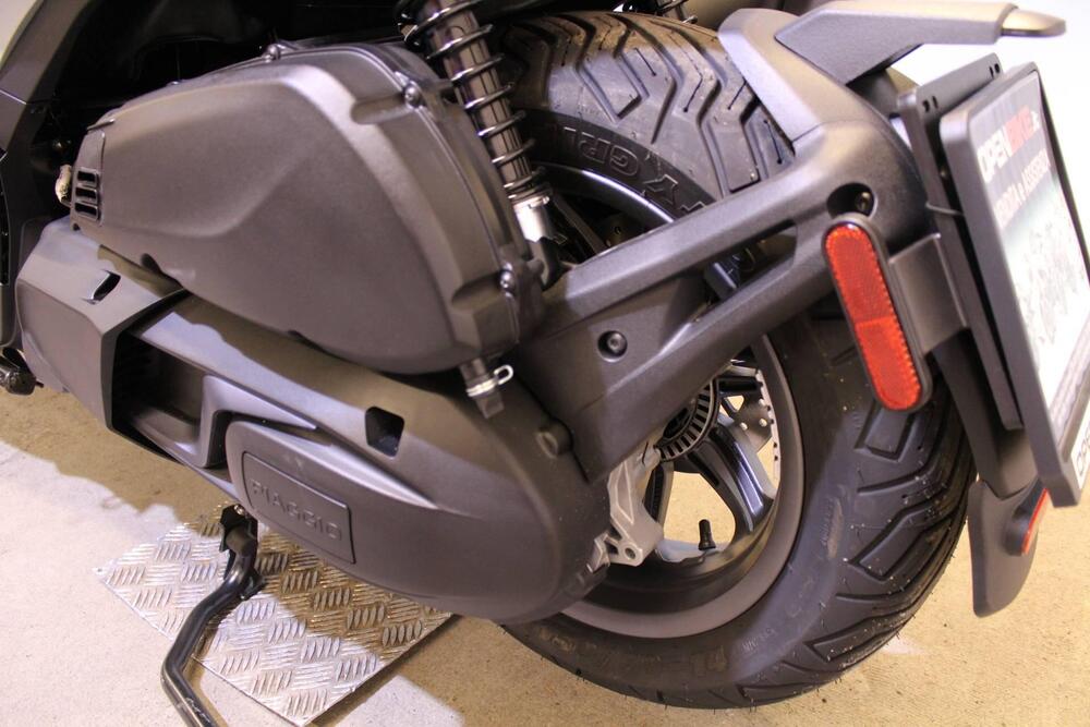 Piaggio Beverly 400 S (2025 - 26) (15)