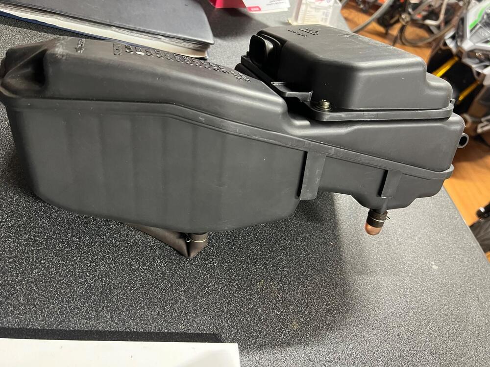 Suzuki Burgman 400 scatola filtro (2)