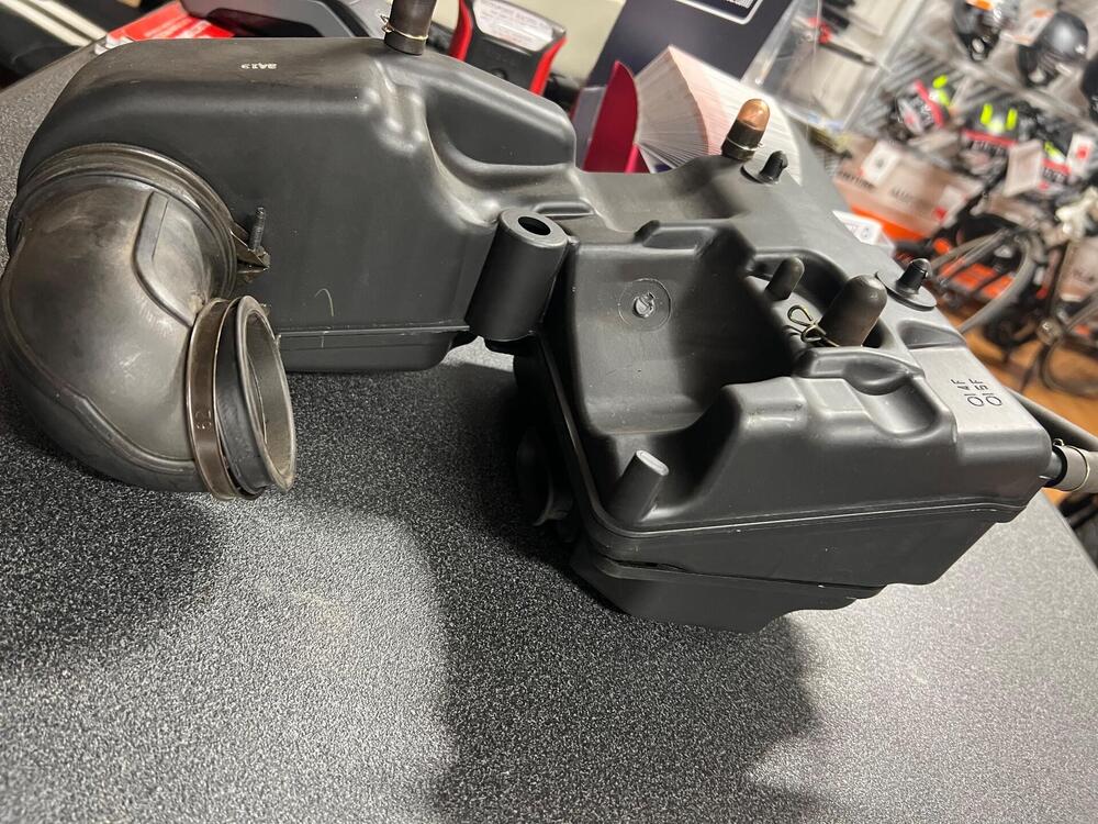 Suzuki Burgman 400 scatola filtro (4)