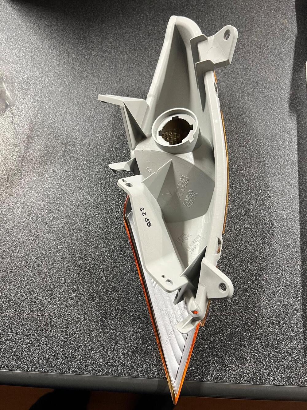 Suzuki Burgman 400 freccia ant.dx (2)