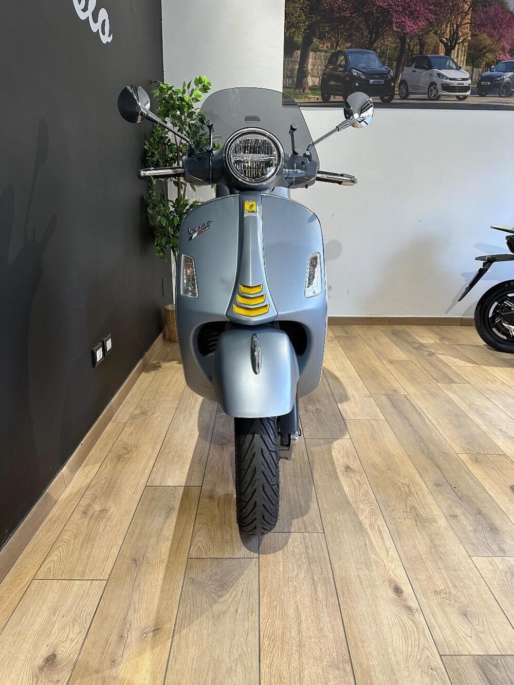 Vespa GTS 300 Supertech hpe 75th (2021) (2)