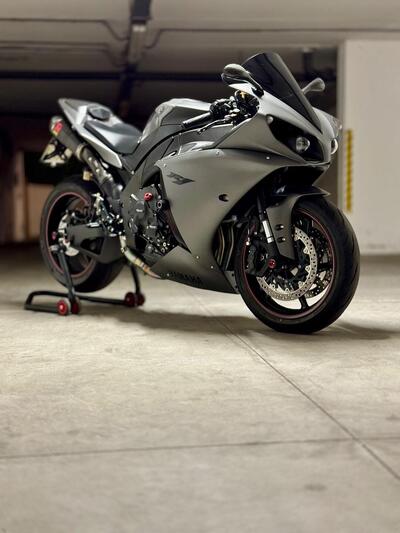 Yamaha YZF R1 (2012 - 14) usata