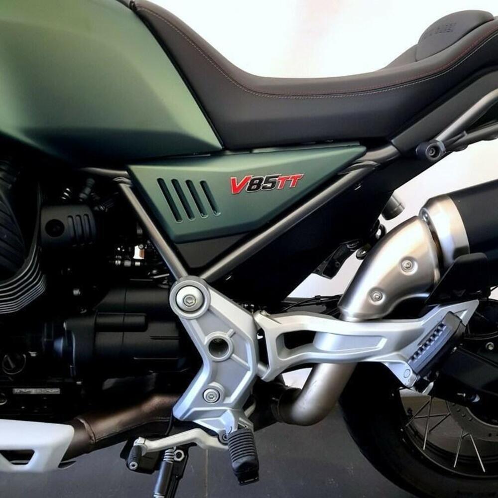 Moto Guzzi V85 TT (2021 - 23) (11)