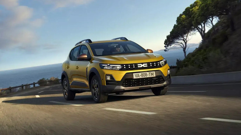 Dacia Sandero 2025: pi&ugrave; tecnologia, pi&ugrave; comfort e nuove motorizzazioni. Ecco tutti i prezzi della regina del mercato europeo 