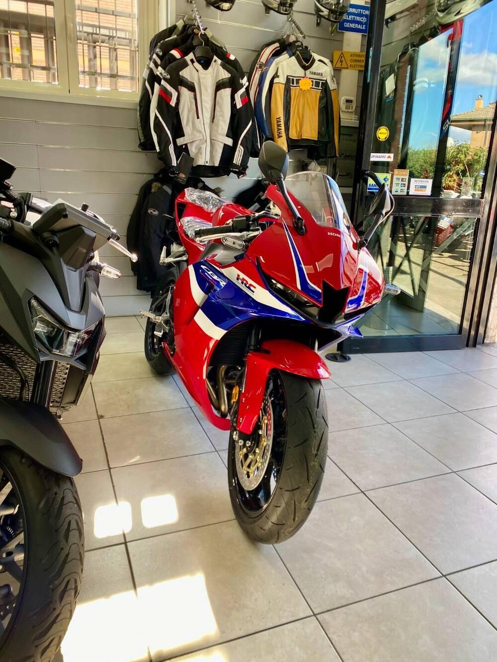 Honda CBR 600 RR (2024 - 26) (4)