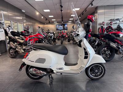 Vespa GTS 300 Super (2023 - 24) usata