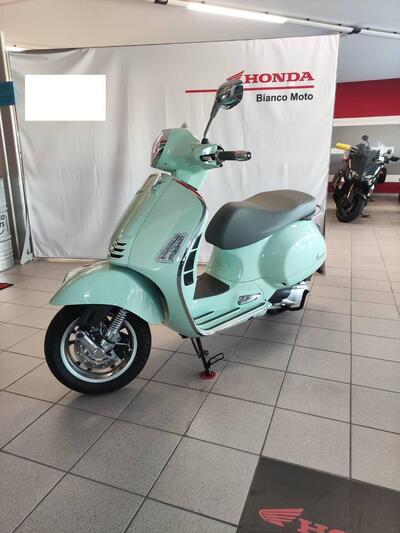 Vespa GTS 300 (2023 - 24) usata
