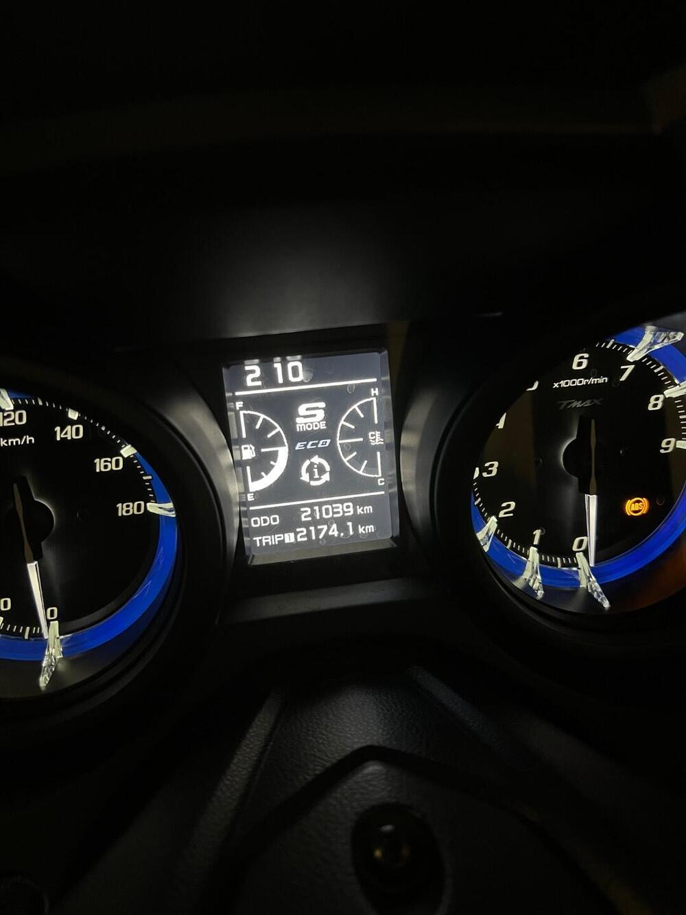 Yamaha T-Max 560 (2020 - 21) (11)