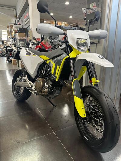 Husqvarna 701 Supermoto (2022) usata
