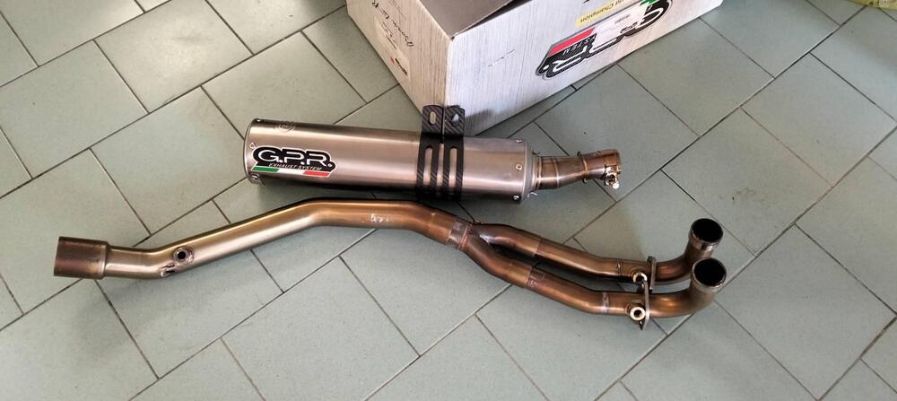 Vendo collettore + scarico per Kymco AK 550 Gpr (4)