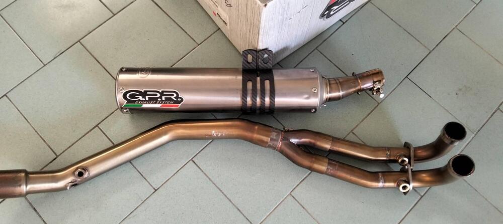 Vendo collettore + scarico per Kymco AK 550 Gpr (5)