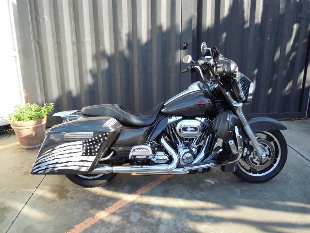 Harley-Davidson 1584 Street Glide (2007) - FLHX (2)