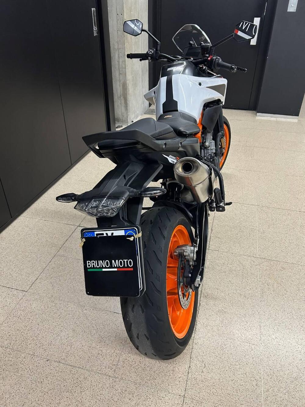 KTM 890 Duke R (2021) (4)