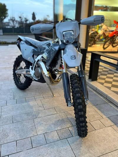 Husqvarna TE 300 Pro (2026) nuova