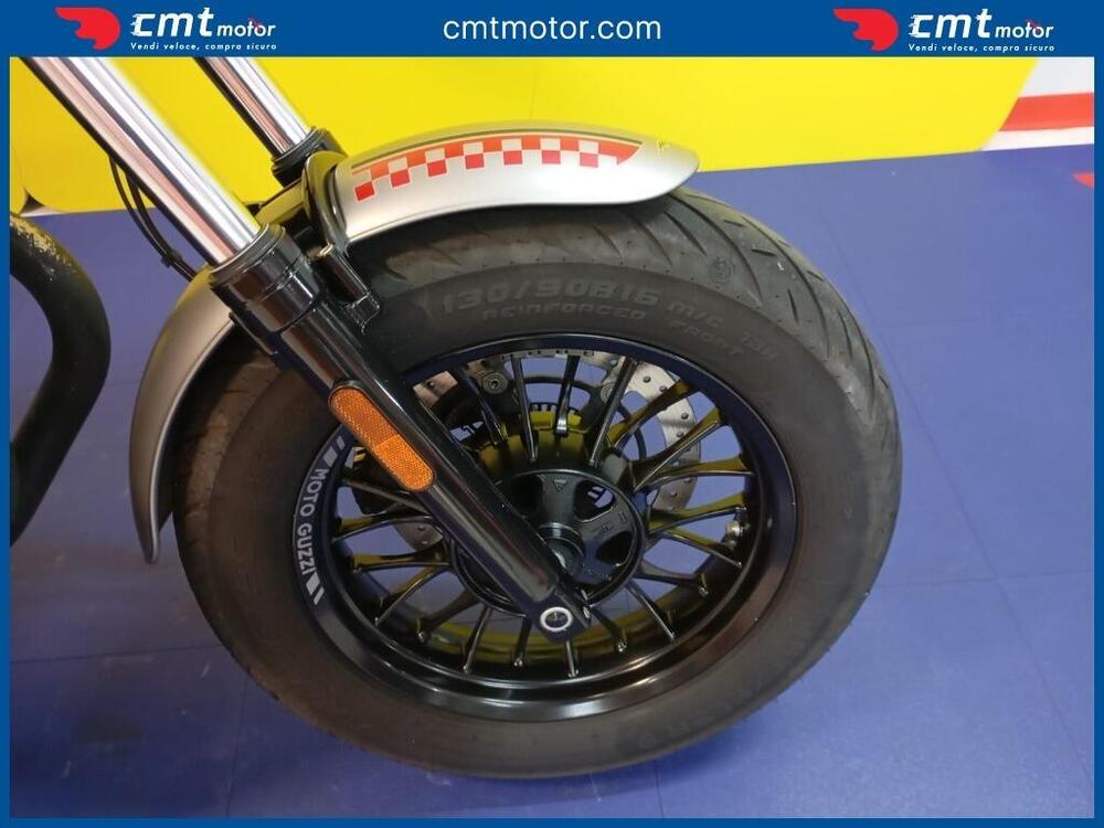 Moto Guzzi V9 Bobber (2016 - 18) (7)