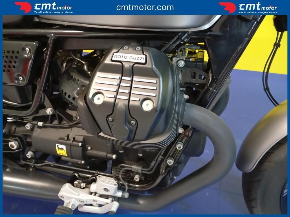 Moto Guzzi V9 Bobber (2016 - 18) (10)