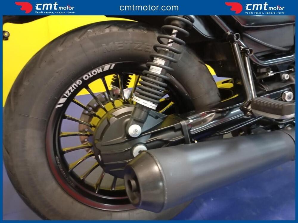 Moto Guzzi V9 Bobber (2016 - 18) (12)