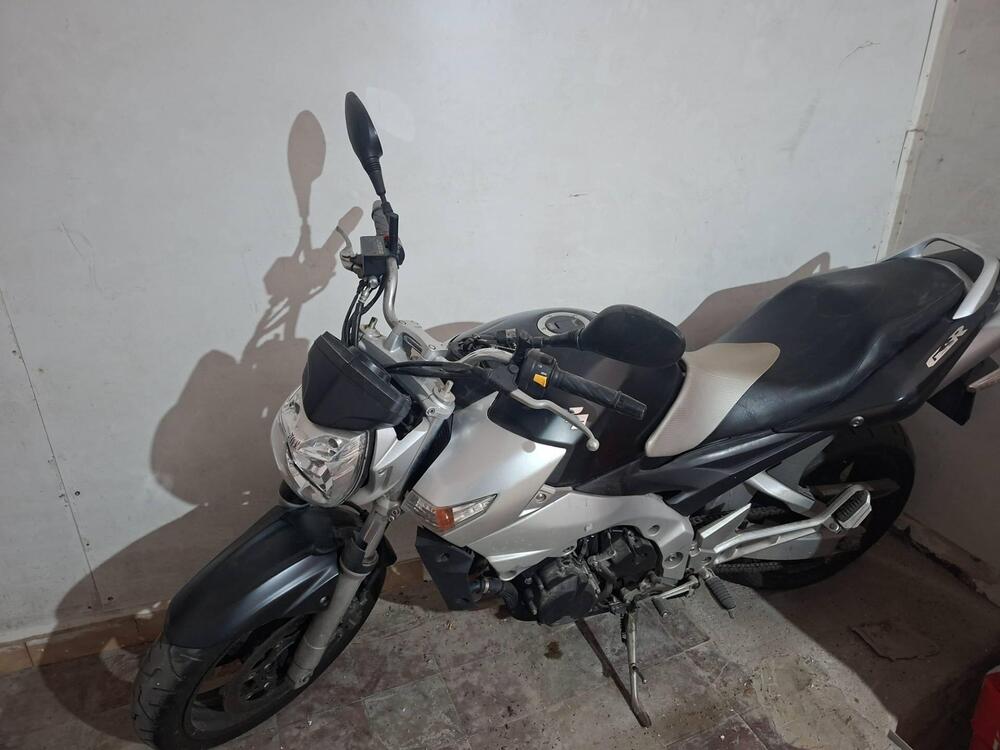 Suzuki GSR 600 (2006 - 11) (2)