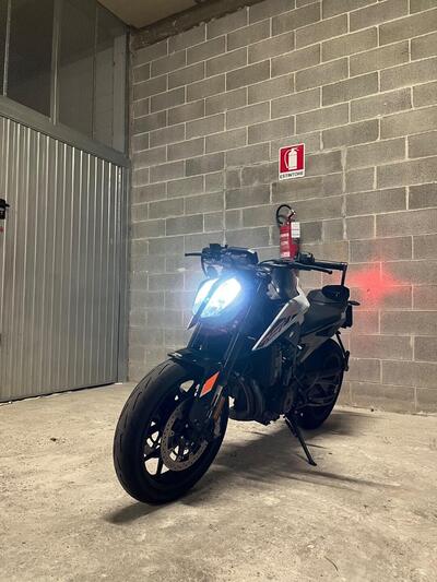 KTM 790 Duke L (2023 - 24) usata