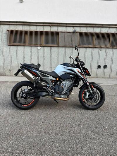 KTM 790 Duke L (2023 - 24) usata