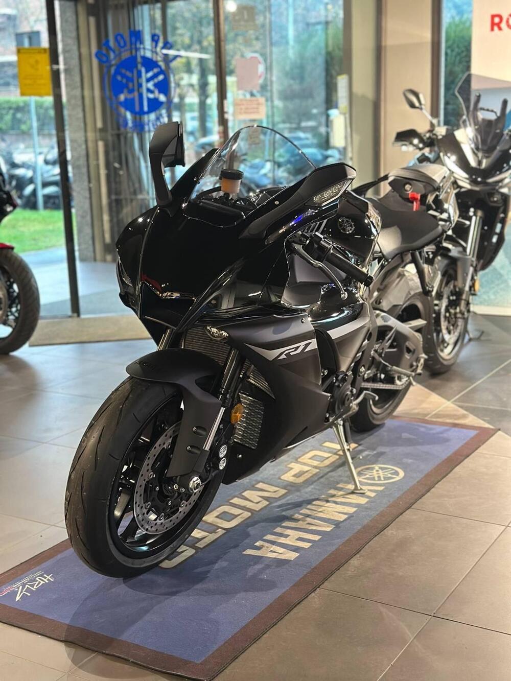 Yamaha YZF R1 (2020 - 25) (3)